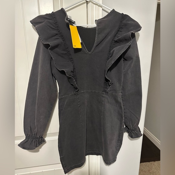 BNWT H&M Ruffle Dress - Size Small - Picture 2 of 3